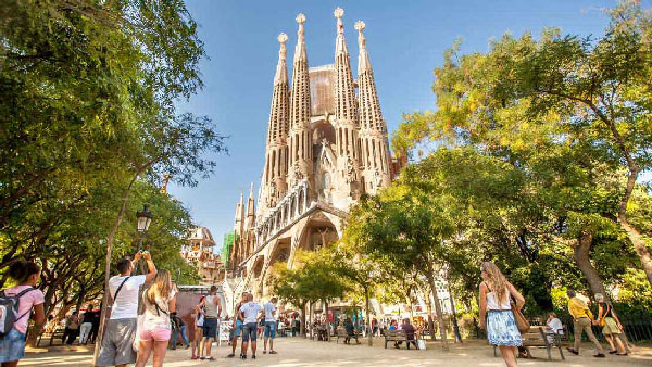 barcelona-Sagrada-Familia-1112x630